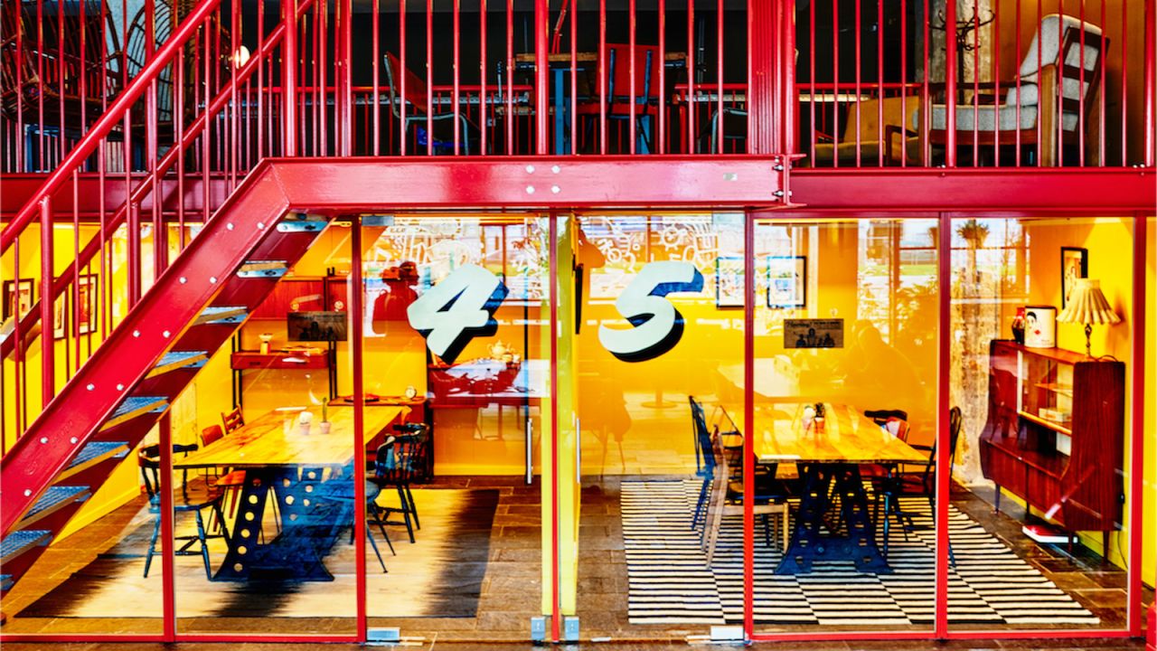 Volkshotel: glass-fronted work cabins in the Werkplaats.