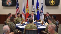 US President Donald Trump sits down for lunch with troops during a visit to the US Central Command  at MacDill Air Force Base on February 6, 2017 in Tampa, Florida. / AFP / MANDEL NGAN 