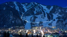 ski resorts fly into Aspen2_Daniel_Bayer