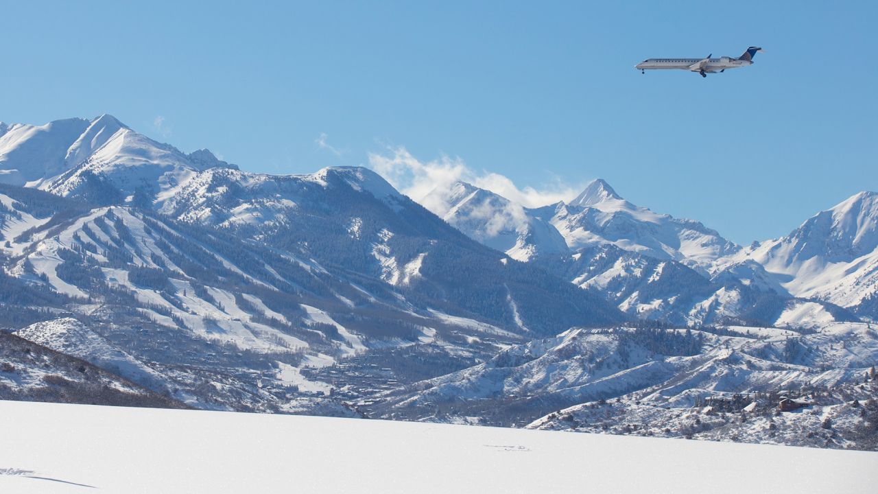 Pitkin County Airport, connected with dozen of US cities, is a convenient entry to Aspen town.