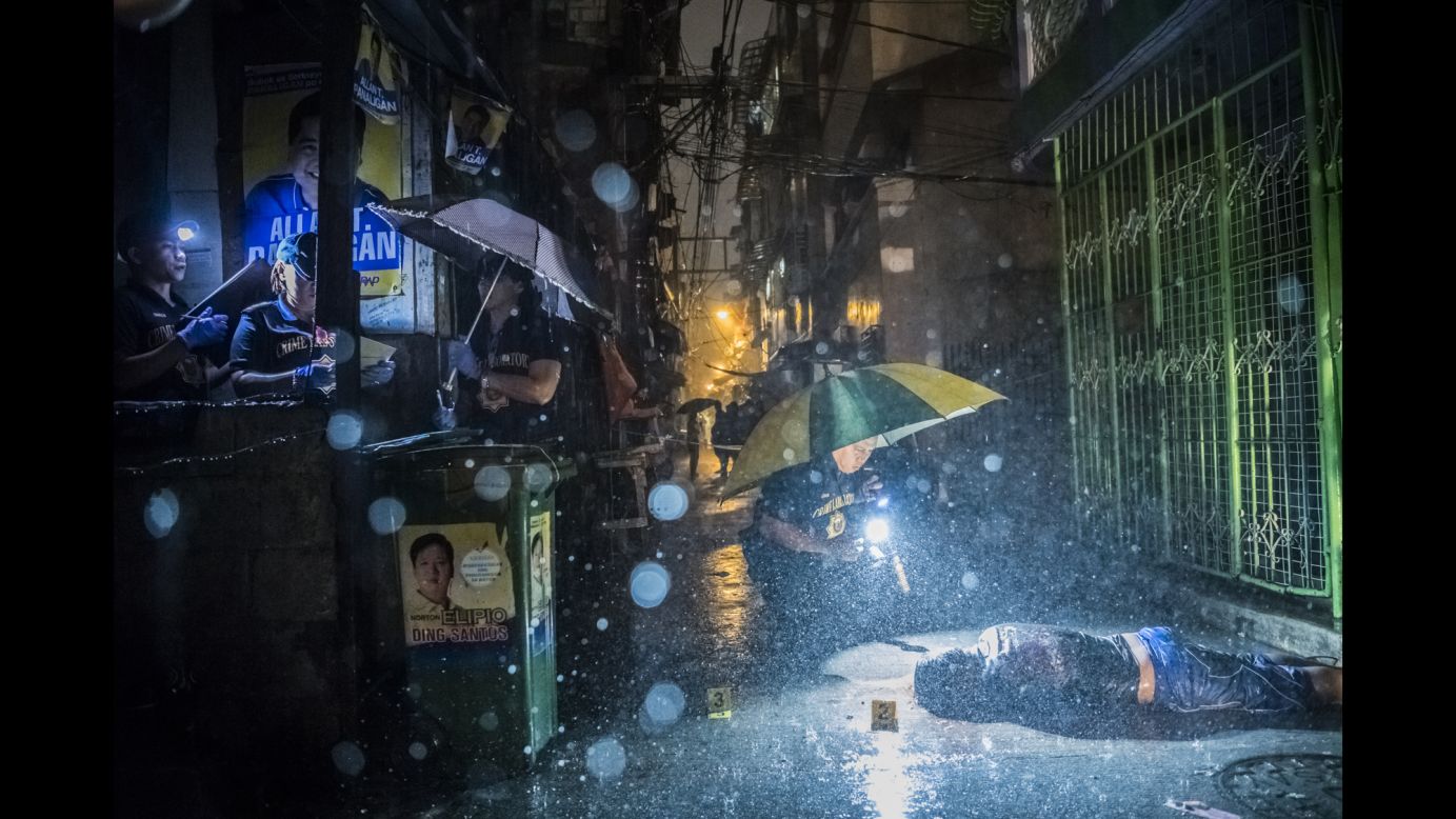 A crime-scene investigator works near a shooting victim in Manila, Philippines, on October 11. Romeo Joel Torres Fontanilla, 37, was killed by two unidentified gunmen riding motorcycles in the early morning hours. New Philippines President Rodrigo Duterte campaigned hard on <a href="http://www.cnn.com/2016/08/03/asia/philippines-war-on-drugs/" target="_blank">a no-nonsense approach to crime,</a> and on several occasions he has hinted openly that he doesn't oppose his police force or even citizens taking the lives of suspected criminals. Critics see the approach as a complete disregard of due process. 