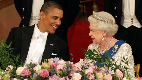 01 Obama Queen Elizabeth FILE
