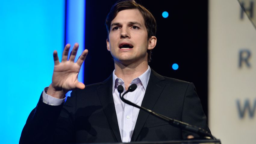 BEVERLY HILLS, CA - NOVEMBER 12:  Actor Ashton Kutcher speaks at the Human Rights Watch Voices For Justice Dinner at The Beverly Hilton Hotel on November 12, 2013 in Beverly Hills, California.  (Photo by Frazer Harrison/Getty Images)