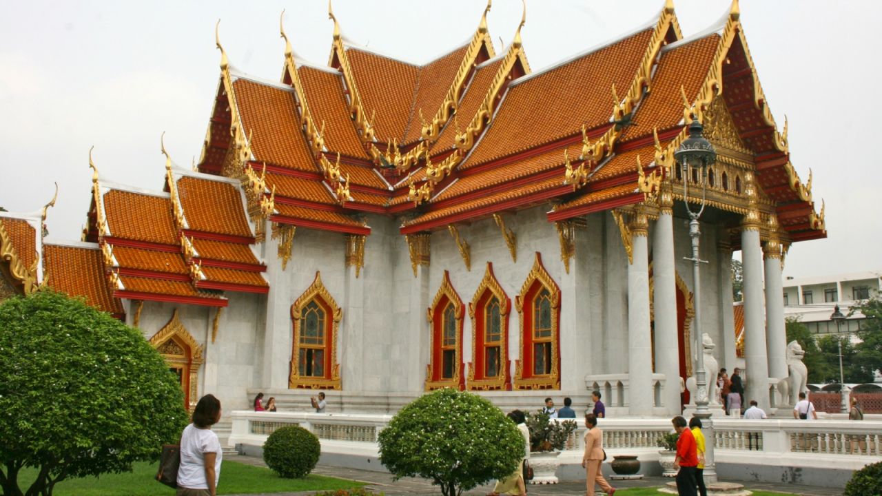 The marble on Bangkok's Wat Benchamabophitr was imported from Carrara, Italy.