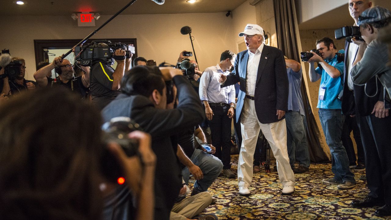 Donald Trump visits the US-Mexico border wearing a "Make America Great Again" hat and golf shoes.