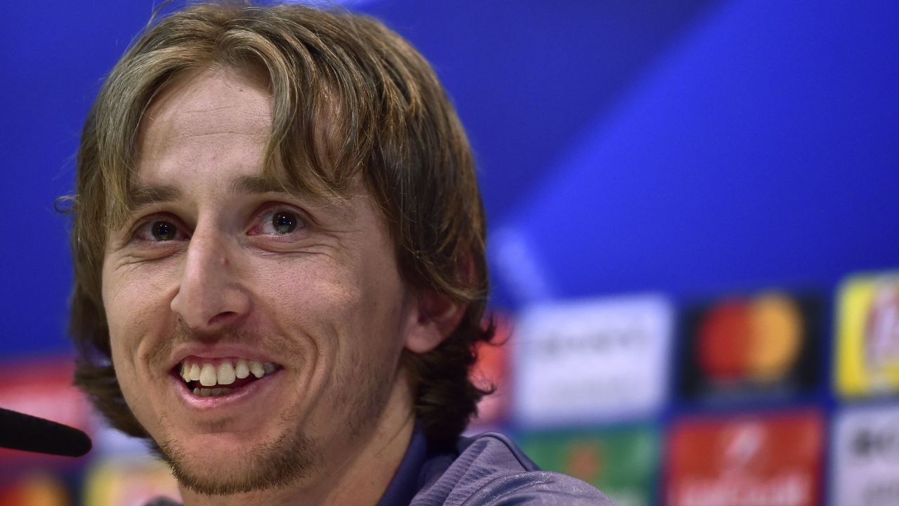 Real Madrid's Croatian midfielder Luka Modric smiles during a press conference at Valdebebas Sport City  in Madrid on February 14, 2017, on the eve of the UEFA Champions League football match Real Madrid CF vs SSC Napoli. / AFP / GERARD JULIEN        (Photo credit should read GERARD JULIEN/AFP/Getty Images)