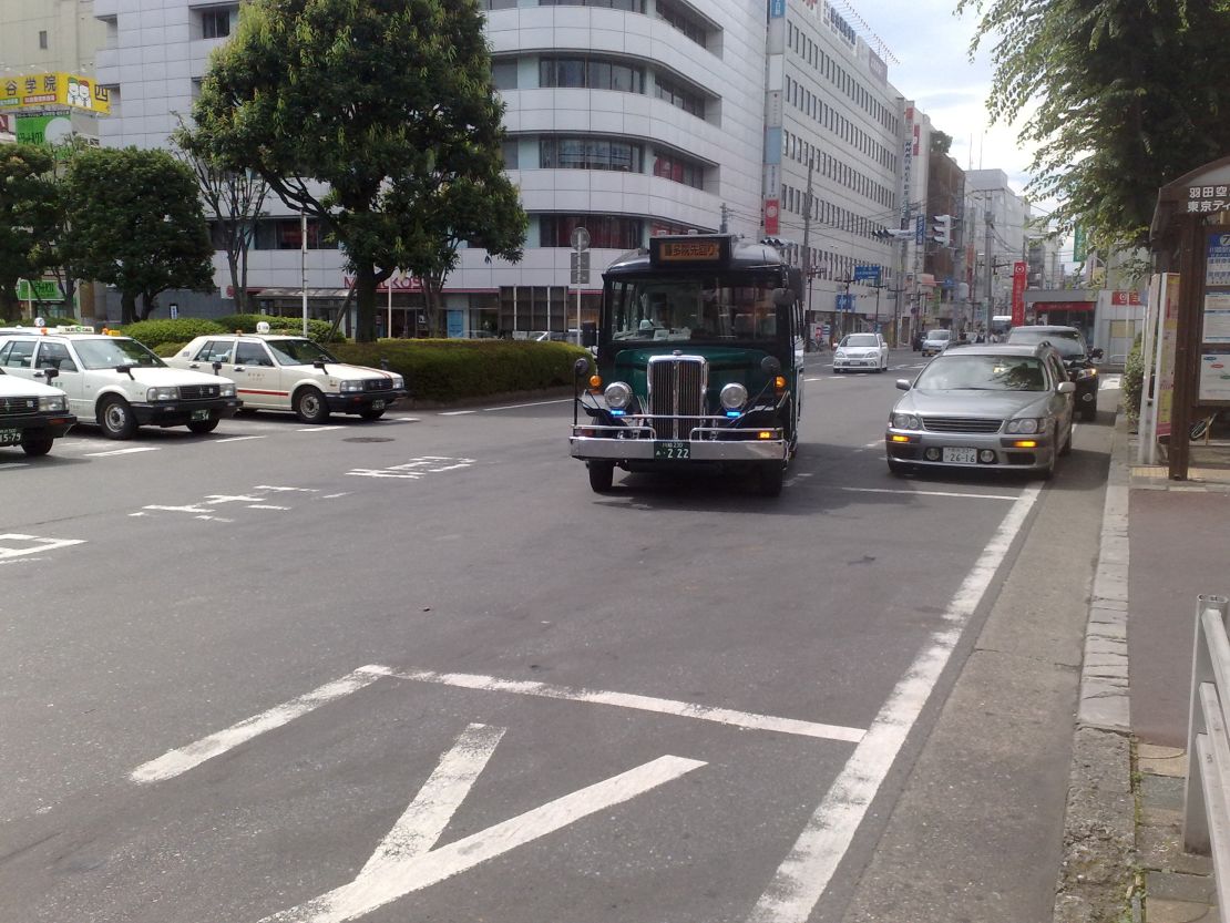 Jump on this classic bus to tour Kawagoe.