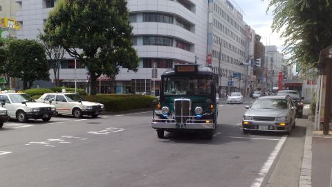 Jump on this classic bus to tour Kawagoe.