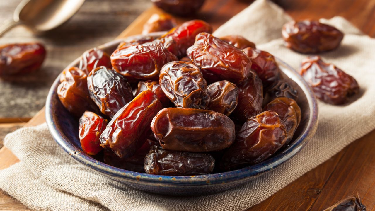 Whole dates are a good source of several key nutrients, including potassium, manganese, magnesium, copper, calcium, iron, B vitamins, vitamin K and antioxidants. However, the nutrient amounts in a teaspoon of date sugar are minimal.
