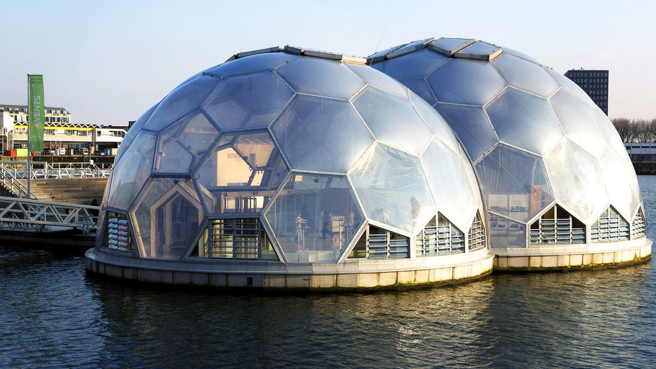 <strong>Floating architecture: </strong>The innovative Floating Pavilion moored in Rijnhaven is used to host events. There's also plans for a floating farm.