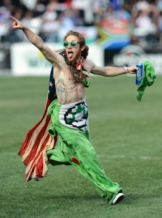 This fan also took center stage during a 2014 match between the US and Spain.