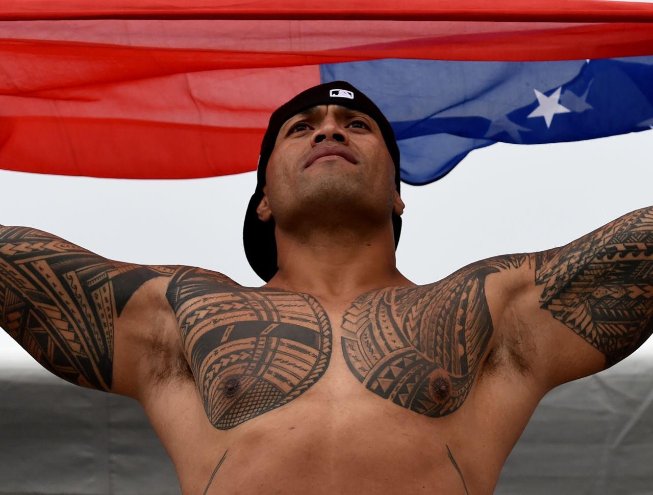 The 2016 tournament was broadcast on NBC and its Sports Network. It reportedly reached national and international audiences in over 400 million homes and 147 countries. Here a Samoan rugby fan supports his team in 2016. 