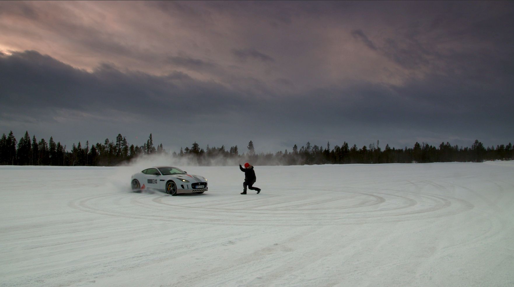 "Forget Formula E and think rally!" was Kitching's advice to Evans. The Kiwi, in his debut season driving in the electric car series, soon got the hang of it. 