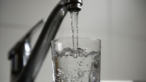 About 75% of Americans are exposed to fluoride through public water, but Mexico does not have a fluoridation program.