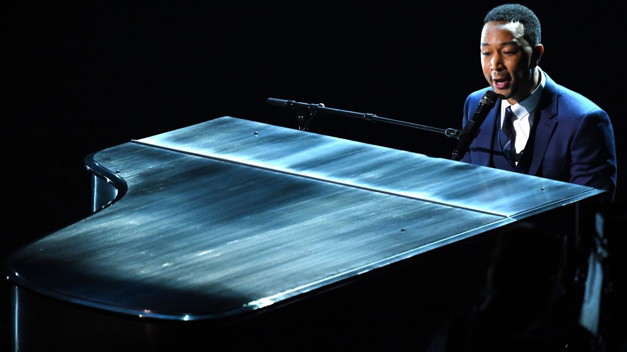 John Legend performed "City of Stars" on stage.