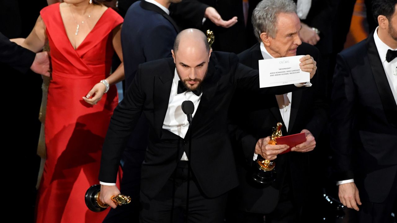 "La La Land" producer Jordan Horowitz holds up the winner card to the audience, proving that "Moonlight" had indeed won. Presenter Warren Beatty, seen behind Horowitz, told the crowd that he was given the wrong envelope.