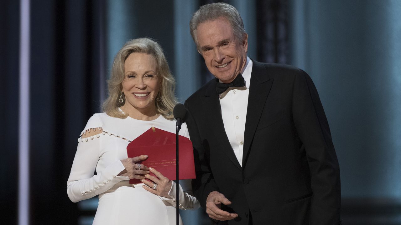 The Oscars ceremony had a surprise ending that could only happen in Hollywood. Faye Dunaway and Warren Beatty presented the award for best picture Sunday night.