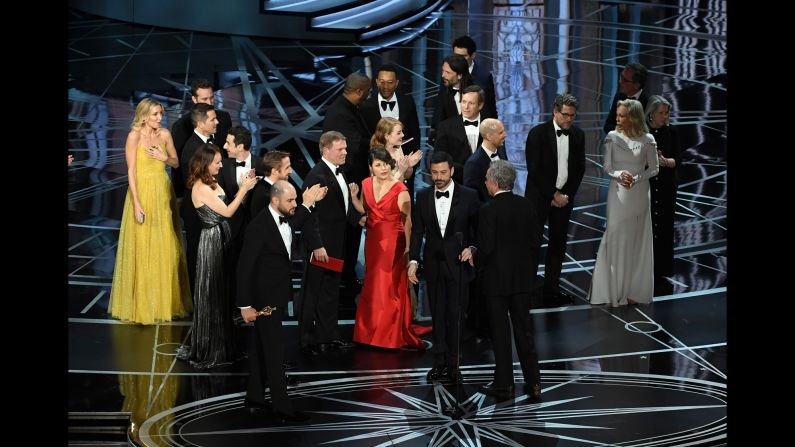 Horowitz, lower left, stops the show to announce the actual best picture winner.