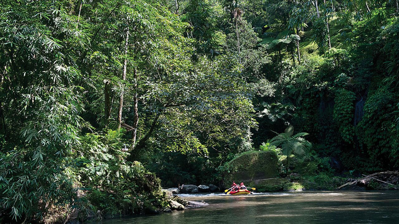 <strong>Head to the tropics during rainy season: </strong>Wet season may put a damper on beach visits and volcano trekking, but on the other hand, it's an ideal time for river rafting and waterfall chasing. 
