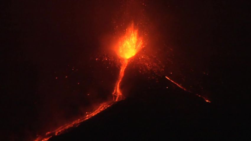 mount etna lava erupt volcano_00000000.jpg