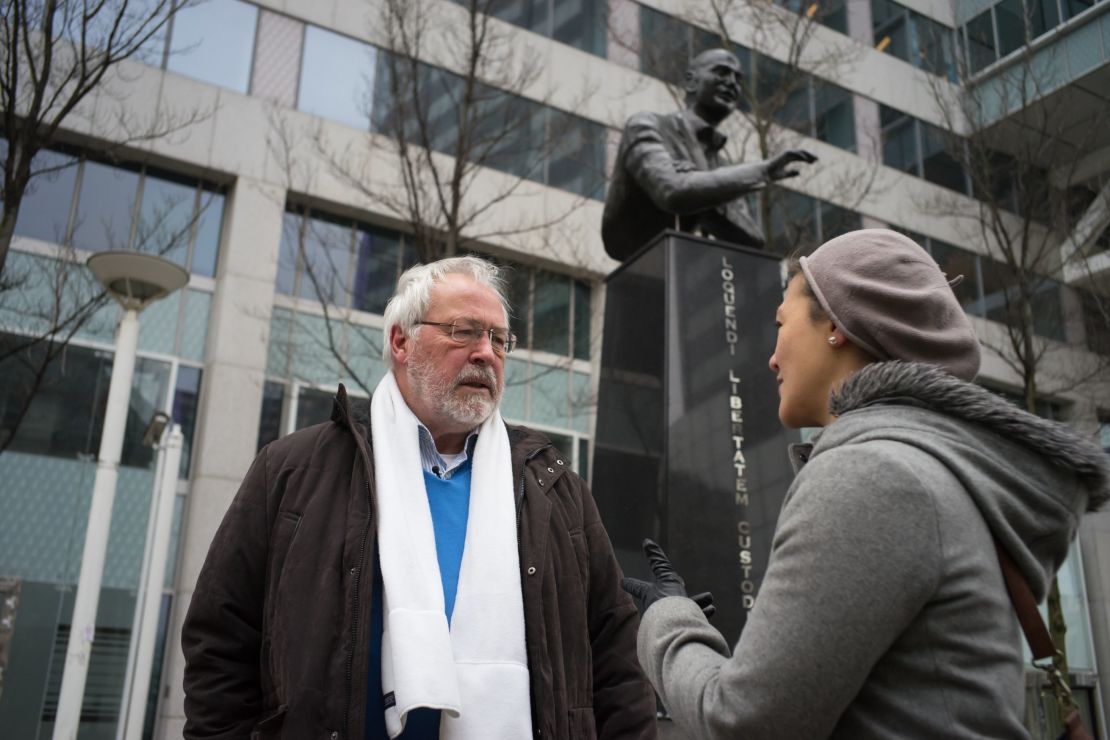 Ronald Sørensen speaks with CNN's Atika Shubert in front of a statue of Pim Fortuyn, the anti-Islam politician with whom Sørensen's helped lay the groundwork for Wilders.