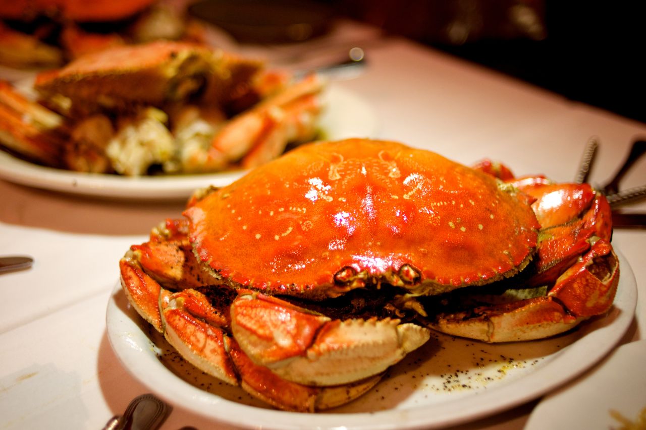 <strong>Butter garlic crab, India:</strong> In this amazing Indian dish, cooked crab is kept simple, drizzled in mouthwatering butter-garlic sauce.