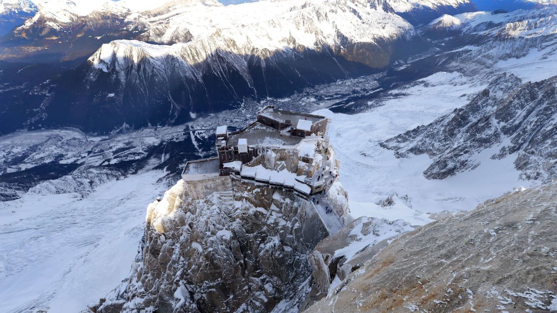 Auguille du Midi promises high altitude panoramas.