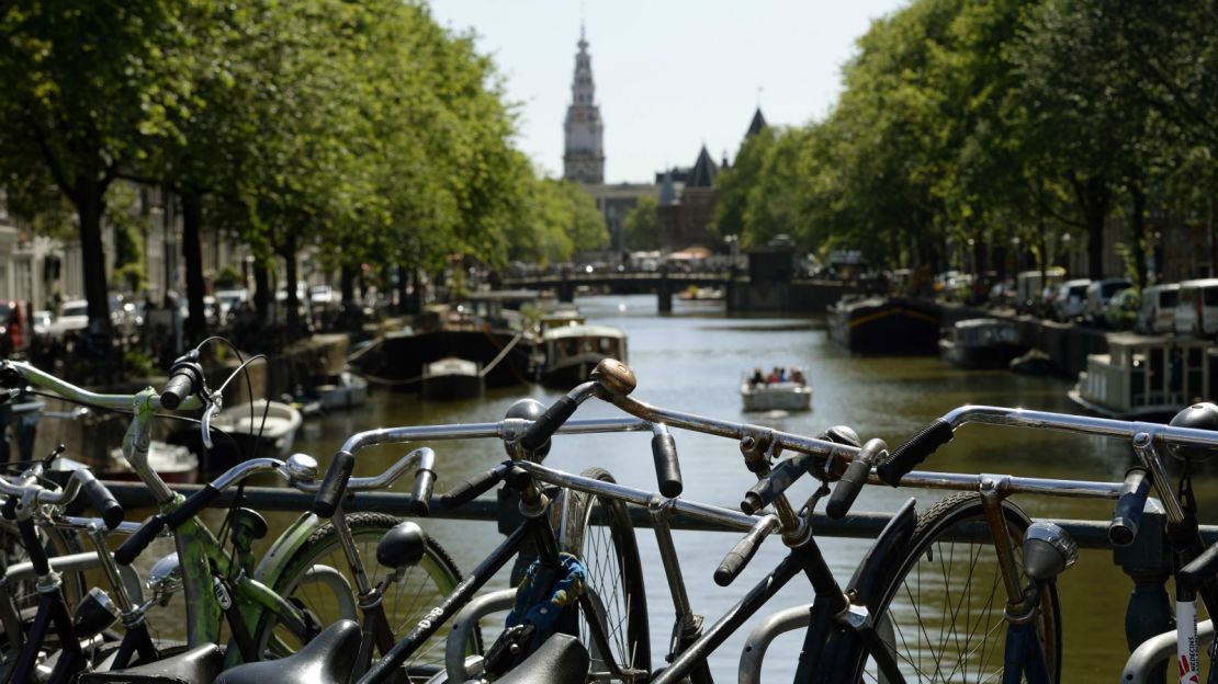 Amsterdam residents have maximum chill. 