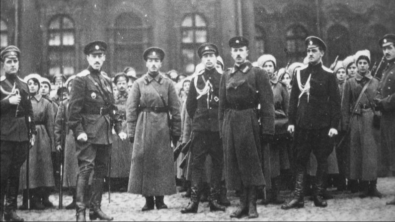 The Petrograd Women's Battalion of Death defend the Winter Palace.