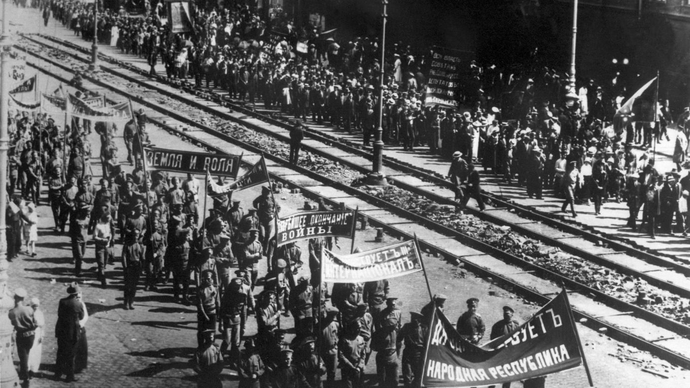 Around 100,000 people are believed to have taken part on the first day of the February revolution, which began with demonstrations against the war and food shortages.