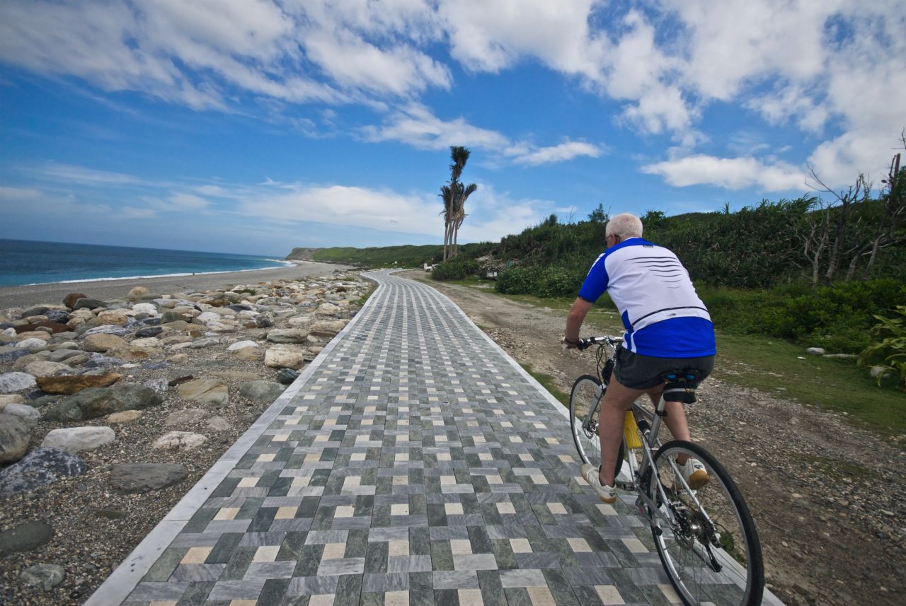 <strong>Hualien Pacific Seashore:</strong> The Hualien Pacific Seashore path has been nicknamed the "Marble Cycleway" because of its beautiful purpose-built pavement.