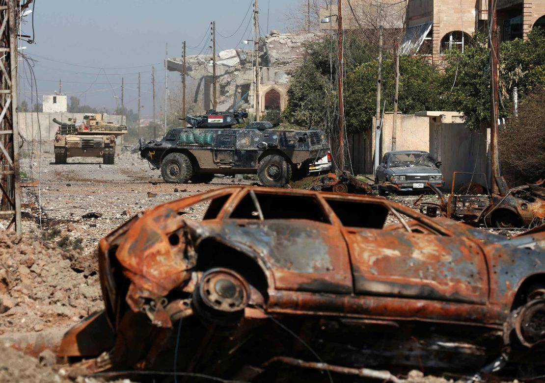 Iraqi security forces advance during the fighting in western Mosul on Mondau. 