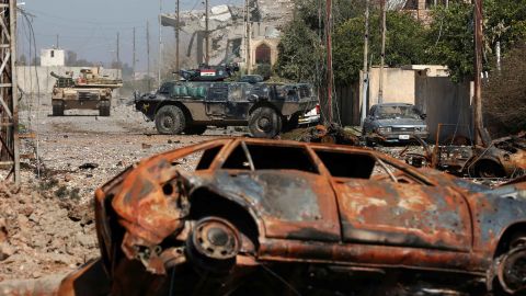 Iraqi security forces advance during the fighting in western Mosul on Mondau.