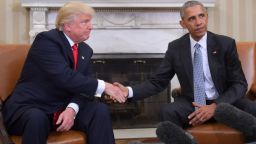 TOPSHOT - US President Barack Obama and President-elect Donald Trump shake hands during a  transition planning meeting in the Oval Office at the White House on November 10, 2016 in Washington,DC.  / AFP / JIM WATSON   