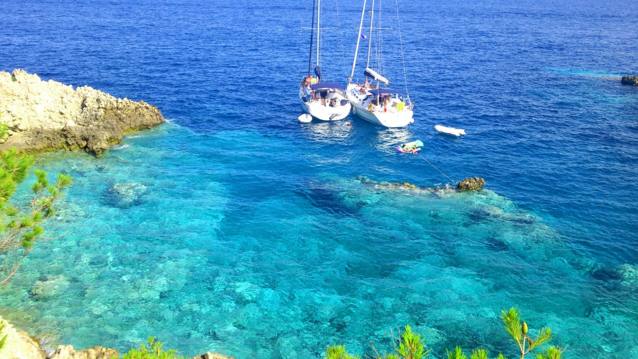 Diving, seafood, dancing: perfect vacation trinity. Plus the sea of the Tremiti islands is gorgeous.