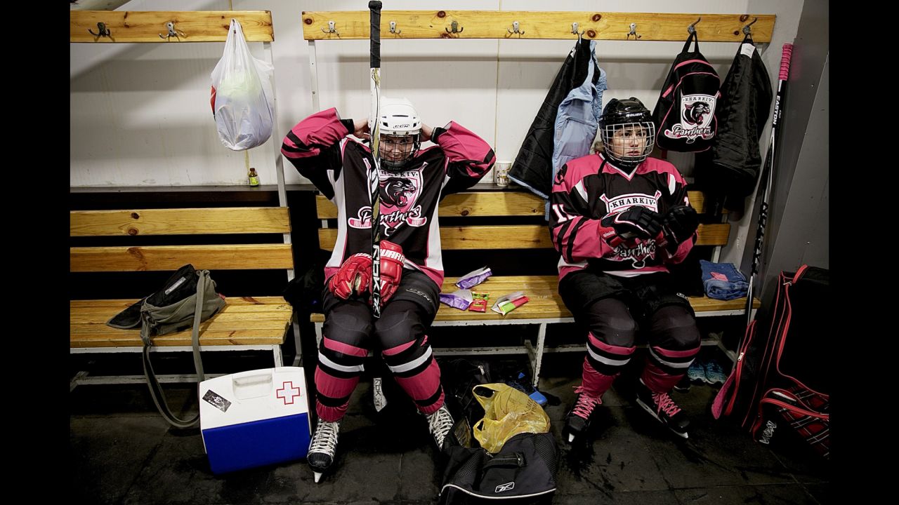 Female ice hockey players in Ukraine are trying to revive a national league against the odds.