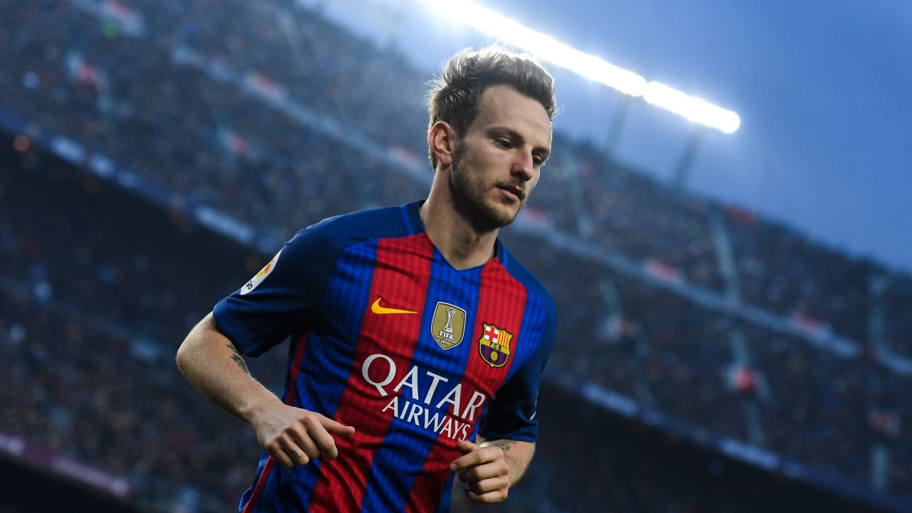 BARCELONA, SPAIN - DECEMBER 03:  Ivan Rakitic of FC Barcelona looks on during the La Liga match between FC Barcelona and Real Madrid CF at Camp Nou stadium on December 3, 2016 in Barcelona, Spain.  (Photo by David Ramos/Getty Images)