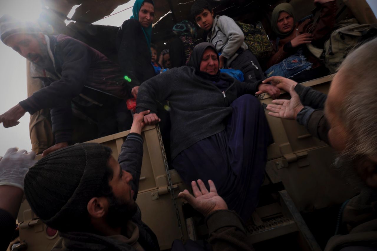 People fleeing from Qaryat Tall ar Rayyan arrive at the gates of Mosul, which is under intense fighting between the Golden Divison and ISIS.