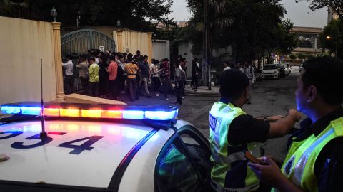 Royal Malaysian policemen watch as members of the media crowd around the gate of the North Korean embassy in Kuala Lumpur on March 7, 2017.
Malaysia will wait to question suspects in the Kim Jong-Nam killing believed to be holed up in Kuala Lumpur's North Korean embassy "even if it takes five years", the country's police chief said on March 7. / AFP PHOTO / LILLIAN SUWANRUMPHA (Photo credit should read LILLIAN SUWANRUMPHA/AFP/Getty Images)