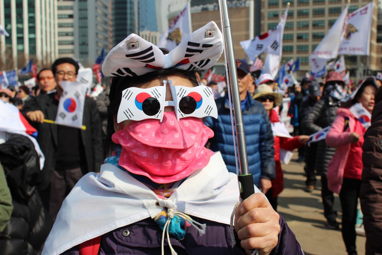 Thousands of South Koreans took to the streets of Seoul Saturday after President Park Geun-hye was officially impeached. While polls suggest most of the country -- as many as 80% -- supports the move, a small minority of demonstrators said they wanted to "impeach the impeachment."