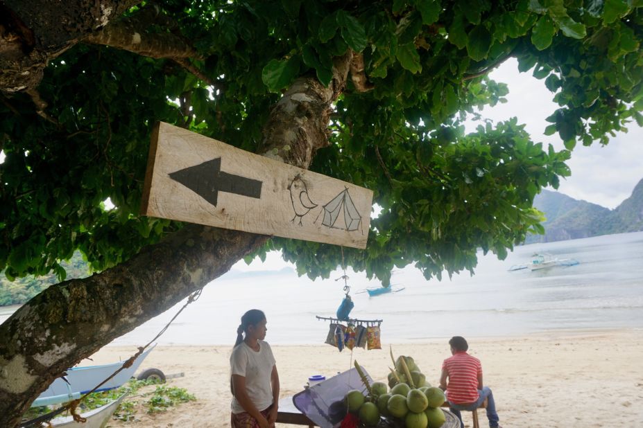 <strong>Directions: </strong>To find it? Get dropped off by Las Cabanas beach outside of El Nido and walk along the shore until you hit a coconut stand. 