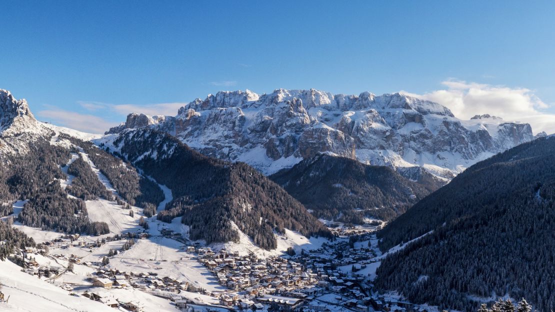 Val Gardena: Linked to 500 kilometers of slopes.