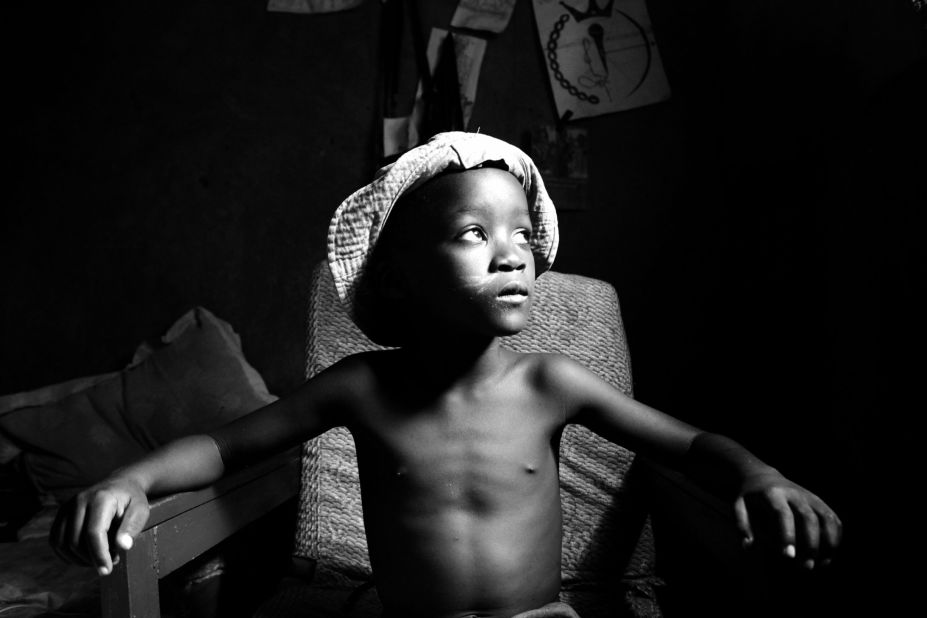 Based in Kigali, Nkinzingabo documents daily life in Rwanda, specializing in portrait and lifestyle photography.