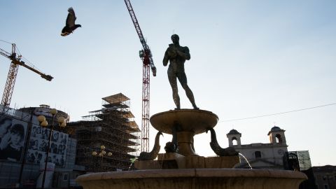 01 L'Aquila TEASE