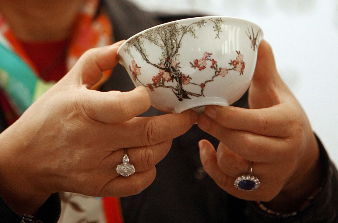 This 18th century Chinese famille rose "swallows bowl" sold for $19.5 million (HK$151.3 million) in 2006, breaking the auction record at that time