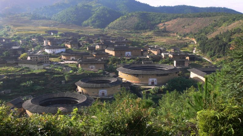 All Chinese tulou buildings are found in Fujian province, mainly in its southwestern area.