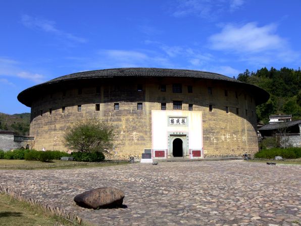 Tulou walls were thick -- sometimes over a meter in width -- and built using a mixture of clays.<br />