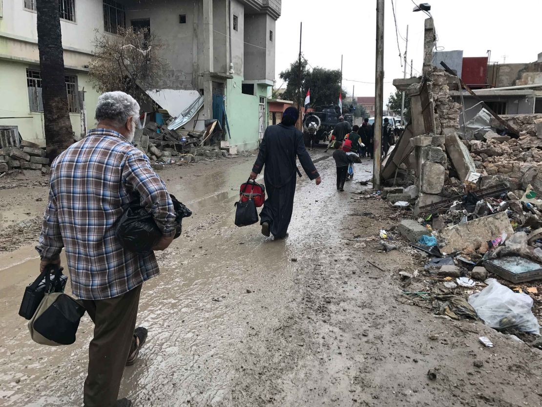 People fleeing west Mosul. 