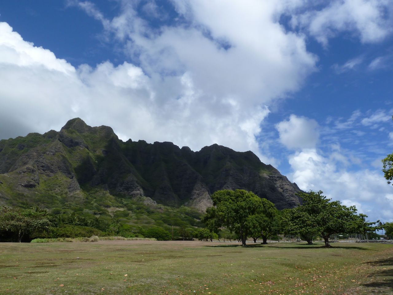 The scenery around Ko'olau Golf Club is stunning.