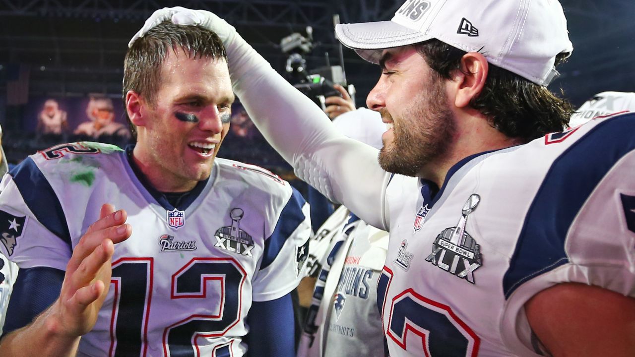 Nate Ebner (R) congratulates Tom Brady after the New England Patriots' 2015 Super Bowl win.  